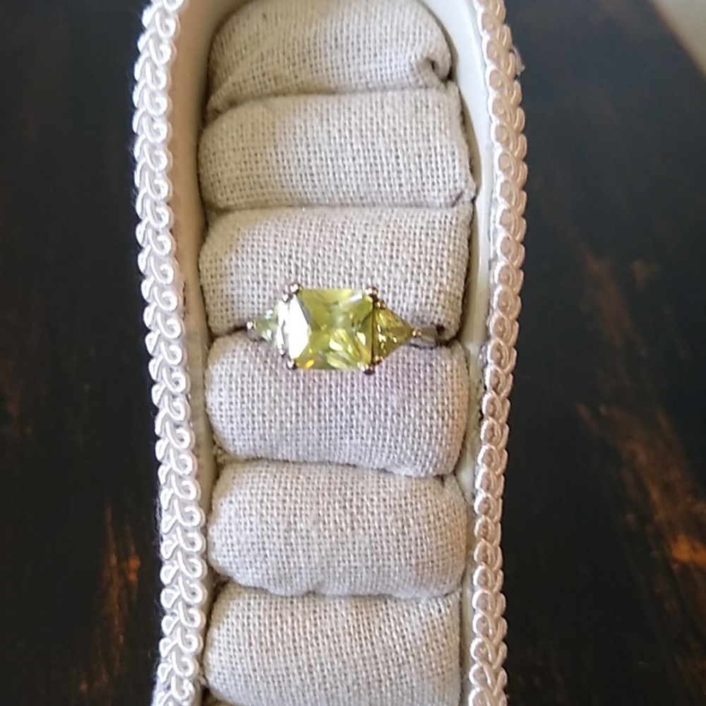 Rhinestone Ring - Picture 5 of 7